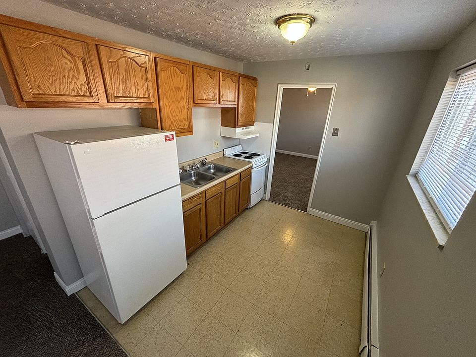 2nd image of 2214 Lawn Ave APT 9