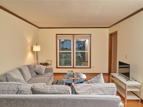 3rd image of 4065 Sussex Pl