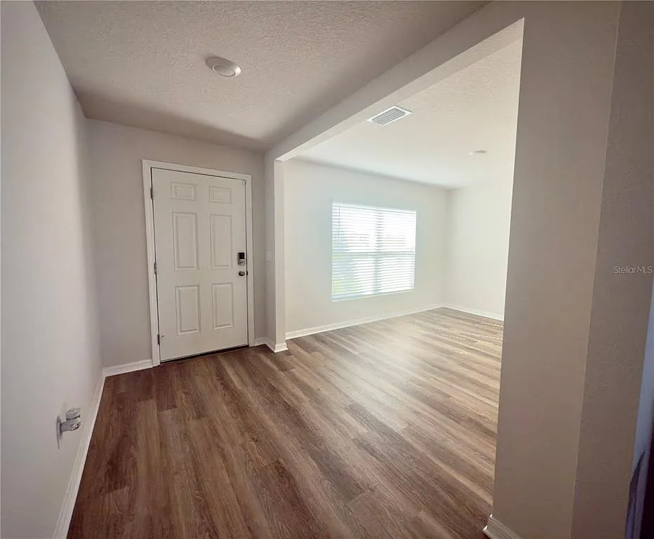 5 bed, 3.0 bath, 2613 sqft, $2,850 — Photo 2