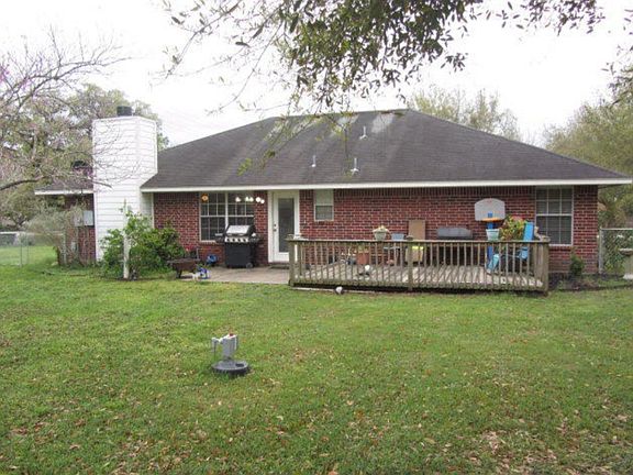 4th image of 355 Lakeshore Dr