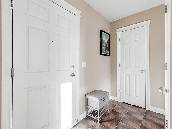 4th image of 990 S Centre Ave NE #536