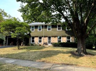 1125 Charleston Dr, St Charles, IL