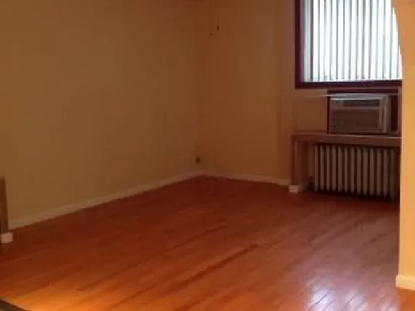 2136 43rd St, Long Island City, NY 11105
