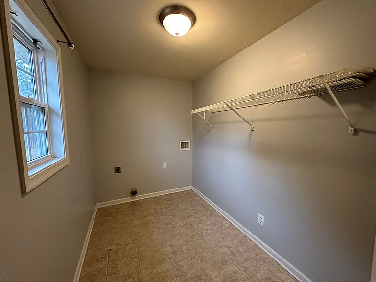 303 Princess Anne Cir — Photo 21