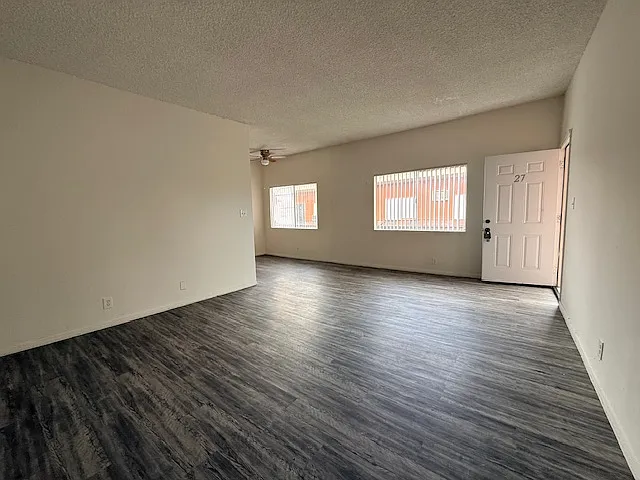 1435 Laurel Ave — Photo 14
