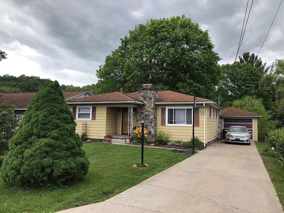 1st image of 109 E Camellia St