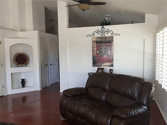 5th image of 3058 Oak Crest Cir