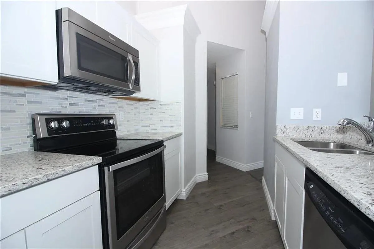 2556 Woodgate Blvd — Photo 4