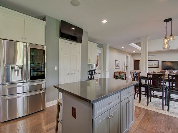3rd image of 8605 Treeline Dr