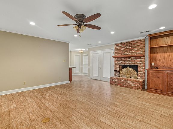2nd image of 26 Jana Dr