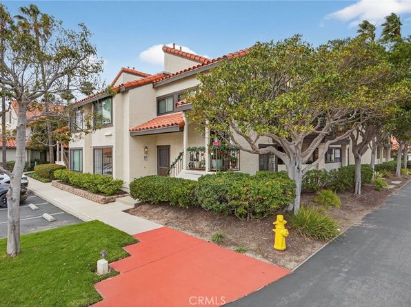 2 beds, 2 baths, 1,368 sqft house for sale in Oxnard, CA photo 4