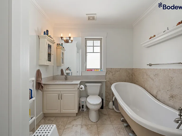 2566 W 3rd Ave — Photo 22