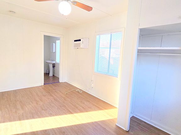 5th image of 2126 Walnut St