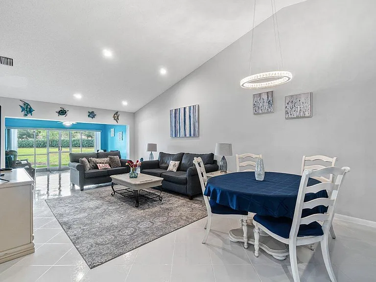 7916 Coral Pointe Dr — Photo 6