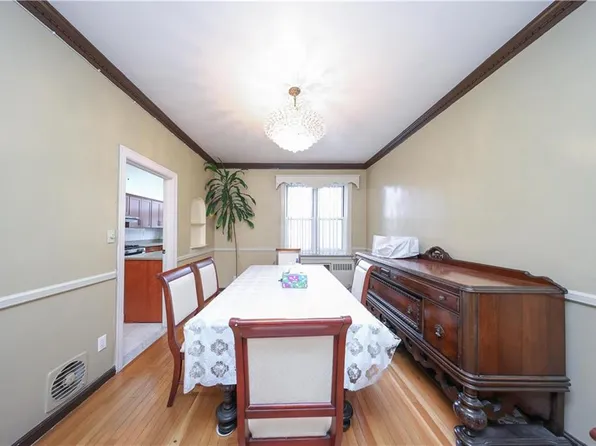 4715 Bedford Avenue image 6 of 35