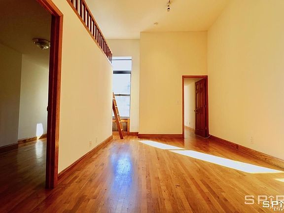 3rd image of 50 W 90th St APT 6b