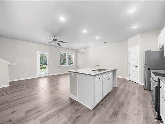 4th image of 200 Vickery Ln NW