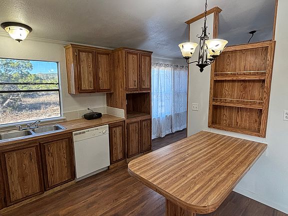 3rd image of 205 Cowboy Ln