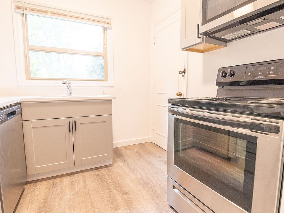1st image of 4831-4841 E Burnside St #13