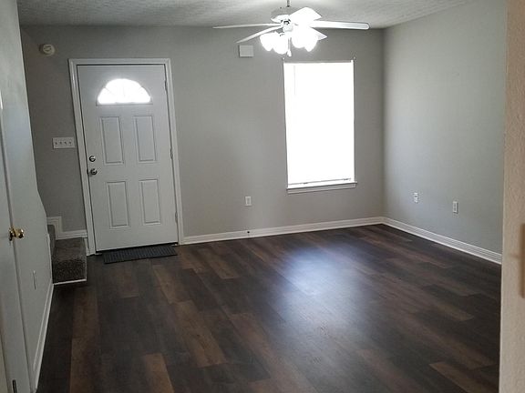 3rd image of 7 Chatelaine Cir SE #7