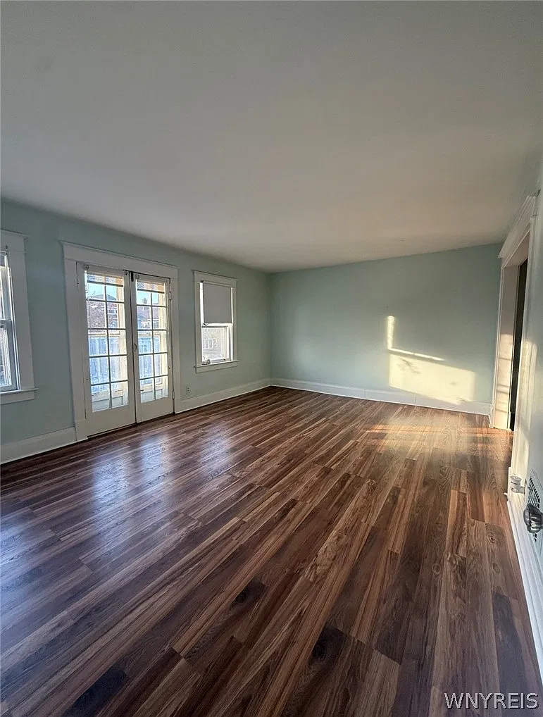 2 bed, 1.0 bath, 2748 sqft, $1,500 — Photo 2