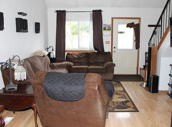 2nd image of 1772 Goddard Ln