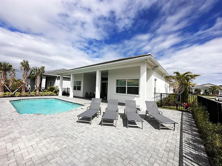 10027 Timber Creek Way — Photo 1
