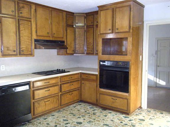 3rd image of 703 Waller Ave
