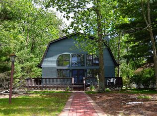 N2607 Rustic Dr, Clintonville, WI 54929