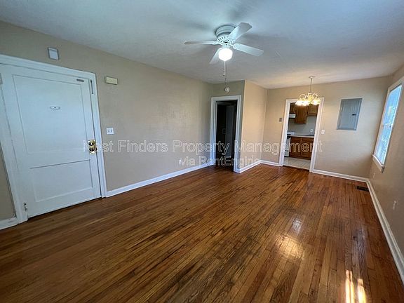 4th image of 2614 College St #1