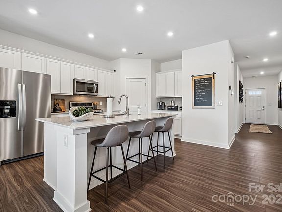 5th image of 825 Hallman Branch Ln