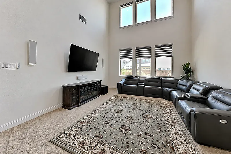 4 bed, 3.5 bath, 3155 sqft, $3,695 — Photo 2