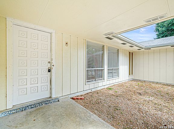 4th image of 303 Cordoba Dr
