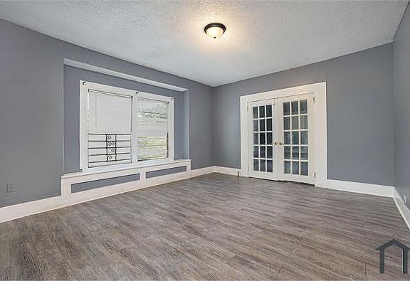 3rd image of 604 5th Way