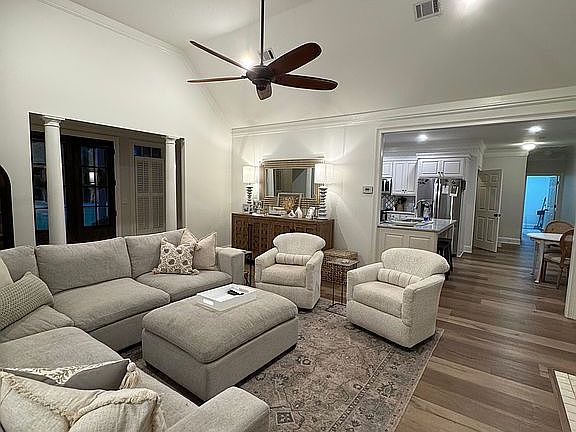 4th image of 12 Woodgate Dr