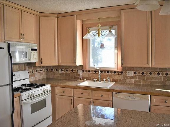 4th image of 96 Newport Dr