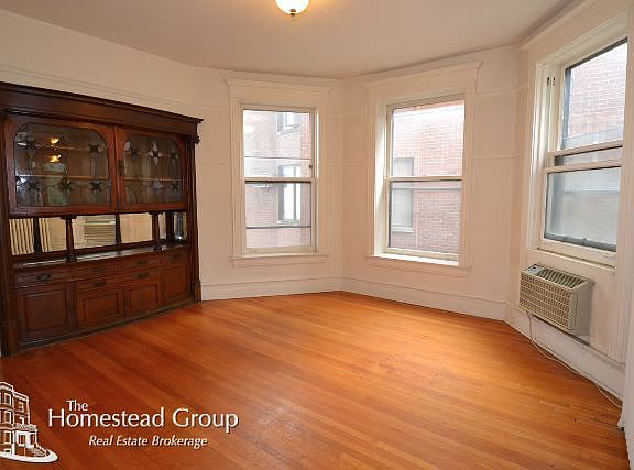 4th image of 626 W Wellington Ave #2AA