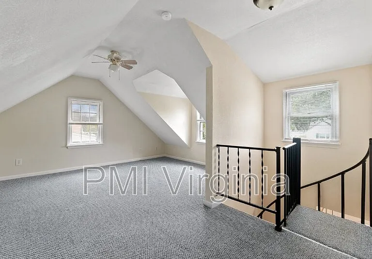 141 Howe St — Photo 18