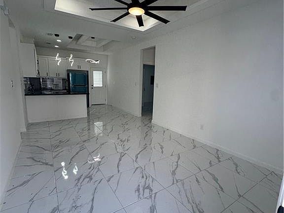 2nd image of 909 Glory St
