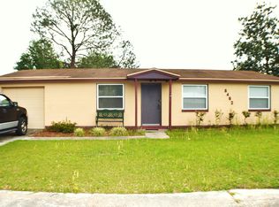 8462 Red Holly Ln, Jacksonville, FL 32221