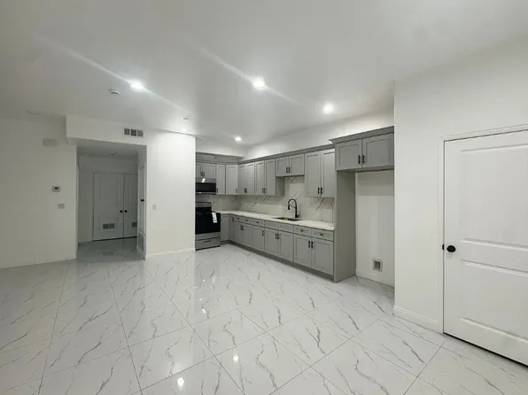 Newport Fontana, 8969 Newport Ave #Dc9130f74, Fontana, CA 92335