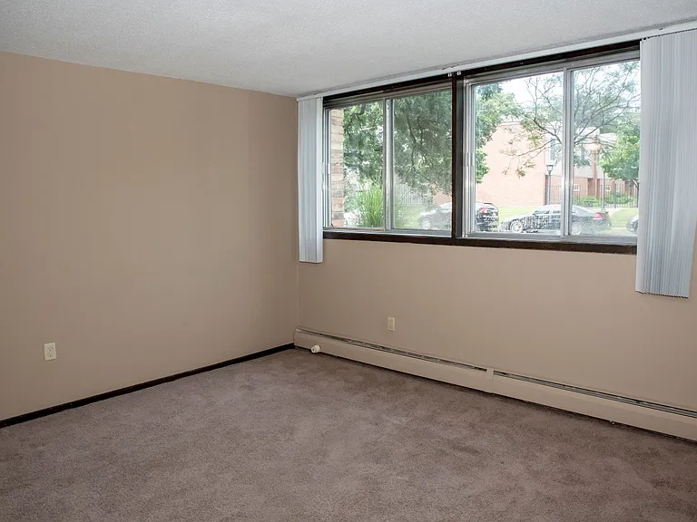 600 10th Ave Apartments — Photo 19