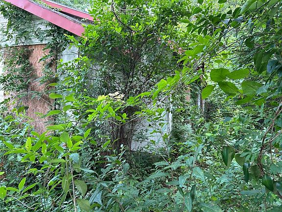 3rd image of 1684 Irvin St