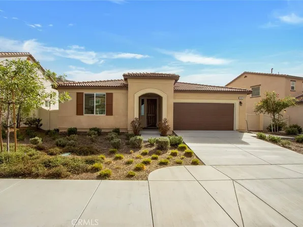 7883 Portofino St, Highland, CA 92346