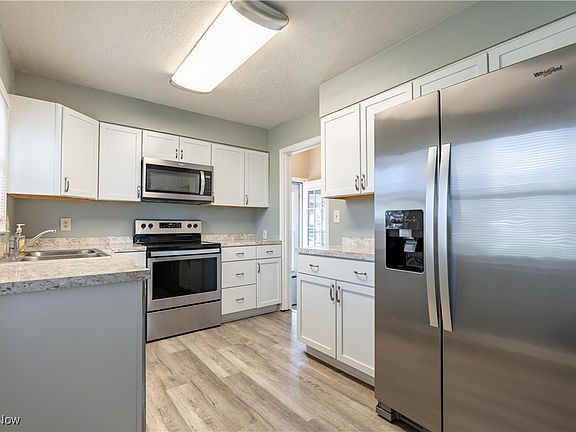 4th image of 2432 Shaw Ave