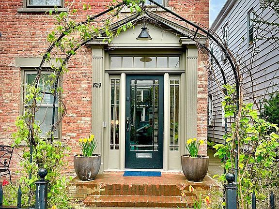3rd image of 809 - 811 Warren Street