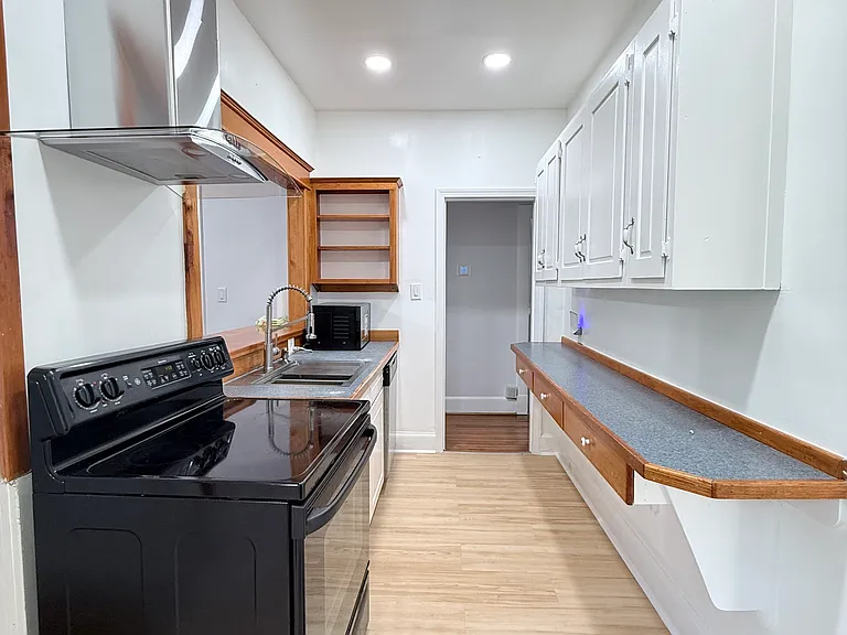 4204 Kennedy St — Photo 2