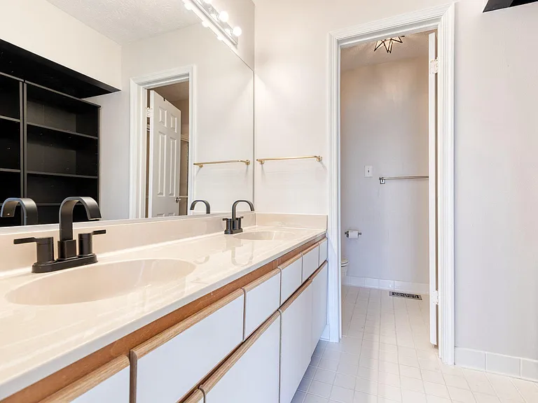 5933 Cedar Fern Ct — Photo 10