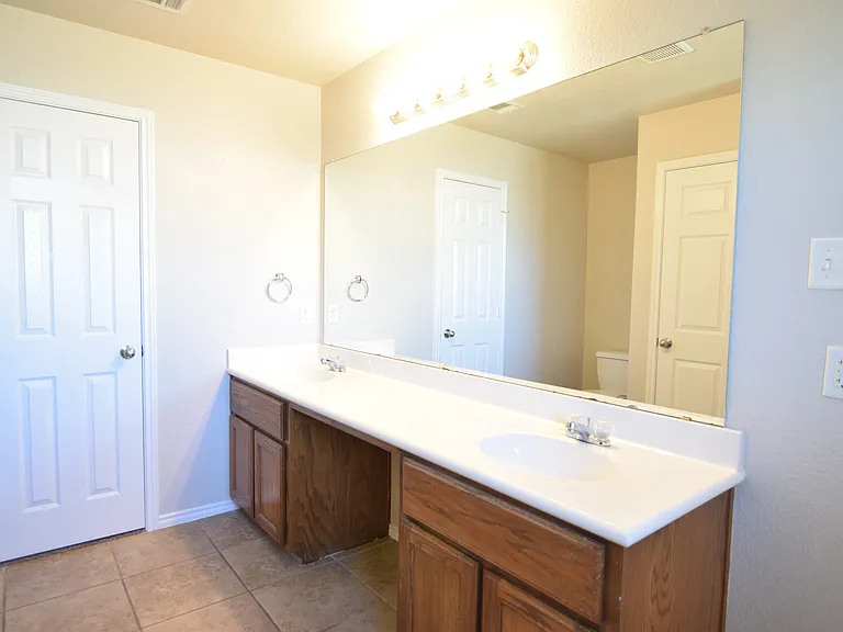 403 Constellation Dr — Photo 23