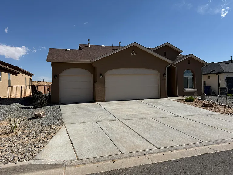 4718 Manzano Peak St — Photo 1